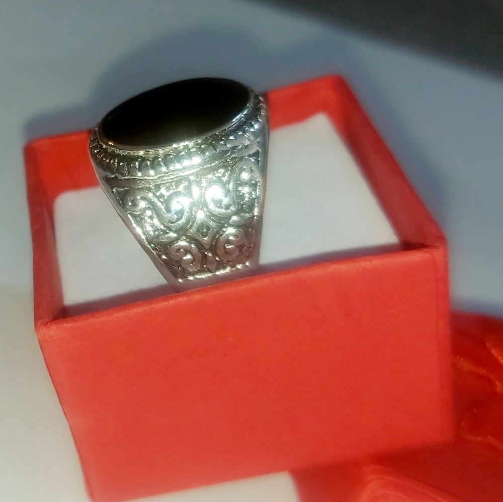 Silver Ornate Ring with Black Stone - Picture 6 of 11